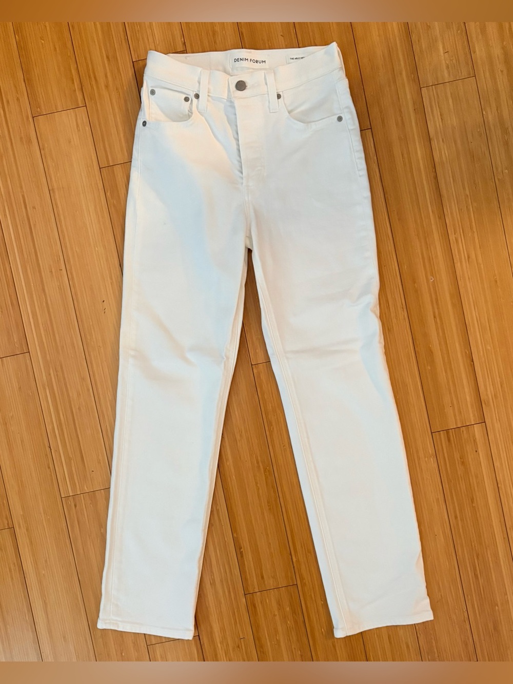 Aritzia Denim Forum The Arlo High Rise Straight Leg Jeans White, size 25 x 28L.